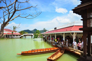 Hua Hin Floating Market.jpg